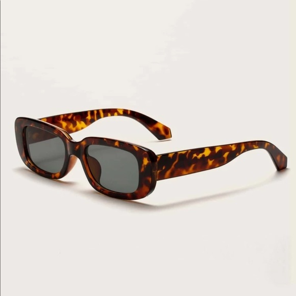 New Leopard Frame Sunglasses - Picture 2 of 3